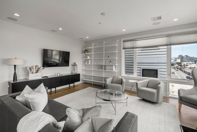 407 W 1st 302, Boston, MA 02127