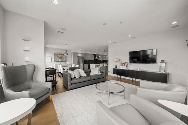 407 W 1st 302, Boston, MA 02127