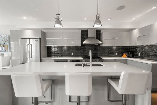 407 W 1st 302, Boston, MA 02127
