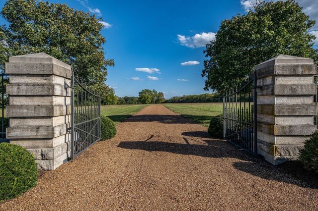 1711 Old Hillsboro Rd, Franklin, TN 37069
