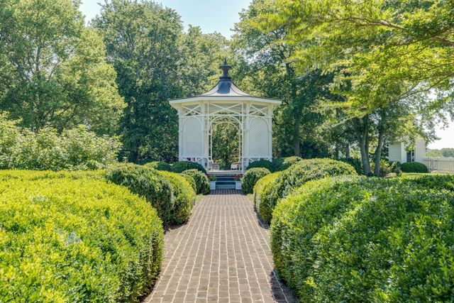 1711 Old Hillsboro Rd, Franklin, TN 37069