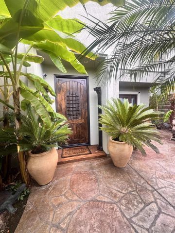 633 Fern Glen, La Jolla, CA 92037