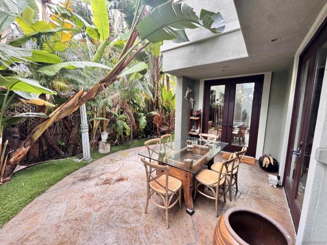 633 Fern Glen, La Jolla, CA 92037
