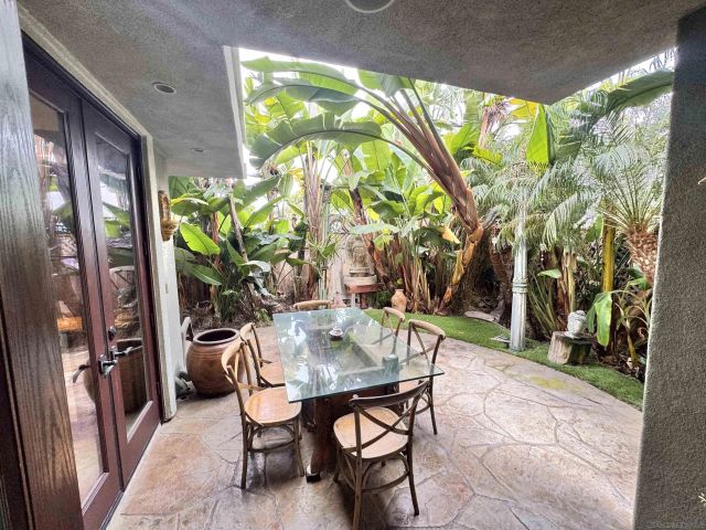 633 Fern Glen, La Jolla, CA 92037