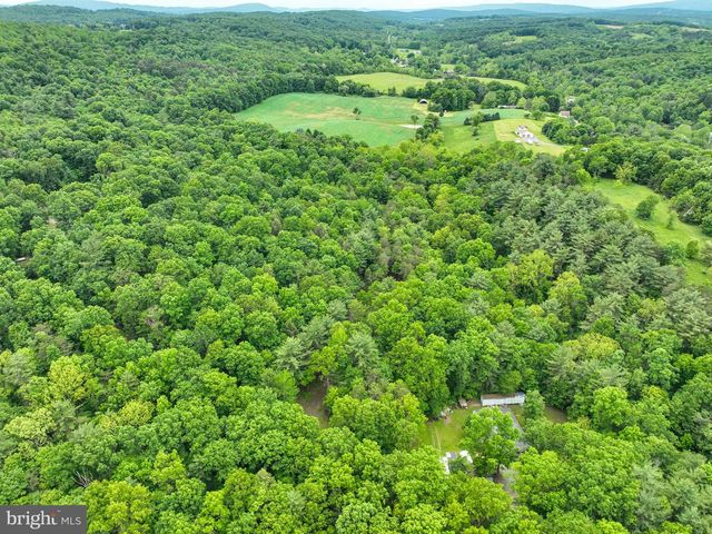 195 KNOTTY PINE RD, New Bloomfield, PA 17068
