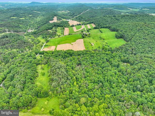 195 KNOTTY PINE RD, New Bloomfield, PA 17068