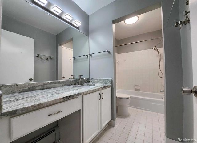 2445 Torquay Avenue 107, Royal Oak, MI 48073