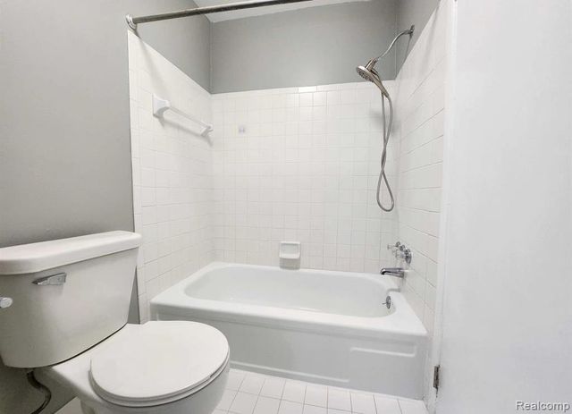 2445 Torquay Avenue 107, Royal Oak, MI 48073