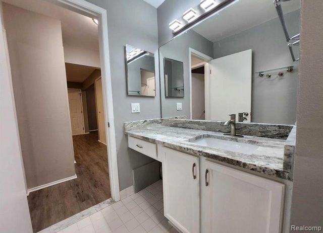 2445 Torquay Avenue 107, Royal Oak, MI 48073