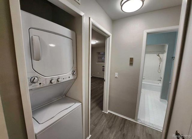 2445 Torquay Avenue 107, Royal Oak, MI 48073