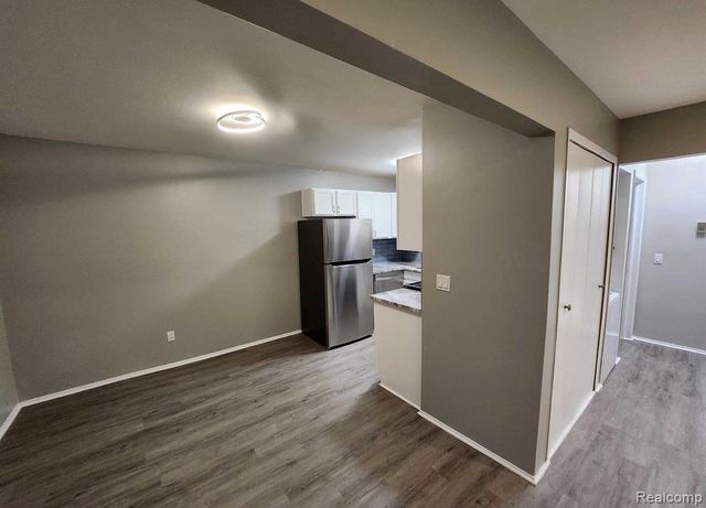 2445 Torquay Avenue 107, Royal Oak, MI 48073