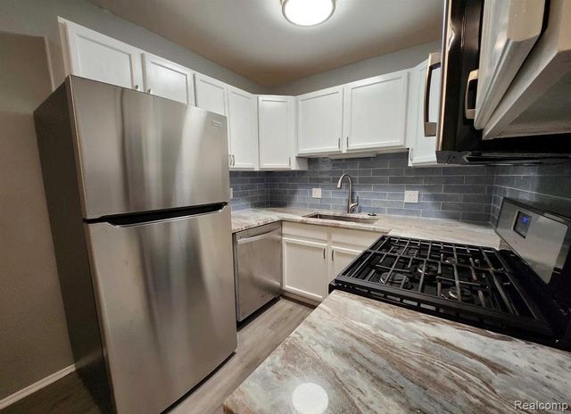 2445 Torquay Avenue 107, Royal Oak, MI 48073