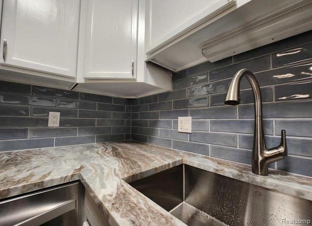 2445 Torquay Avenue 107, Royal Oak, MI 48073