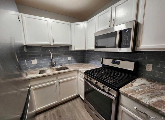 2445 Torquay Avenue 107, Royal Oak, MI 48073