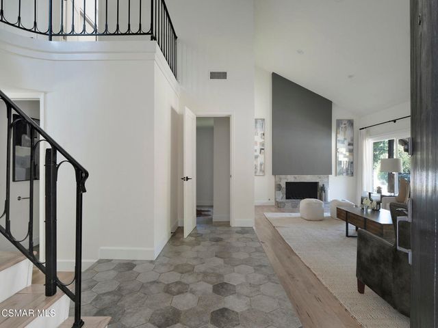 2920 Salmon River Circle, Westlake Village, CA 91362