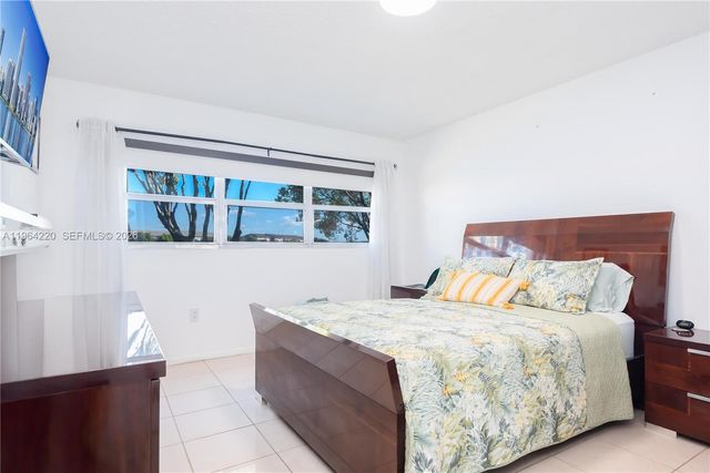 571 SW 141st Ave 207N, Pembroke Pines, FL 33027