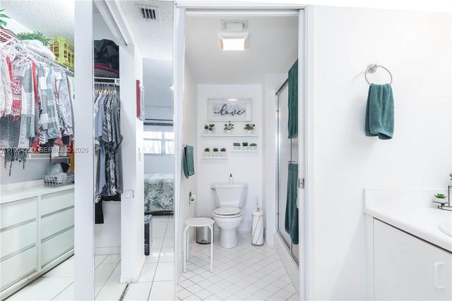 571 SW 141st Ave 207N, Pembroke Pines, FL 33027