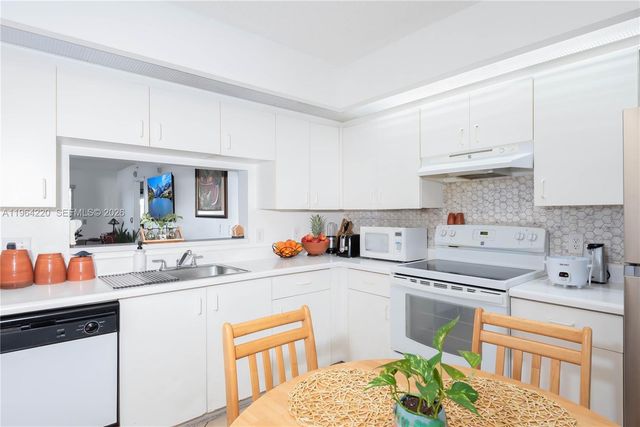 571 SW 141st Ave 207N, Pembroke Pines, FL 33027