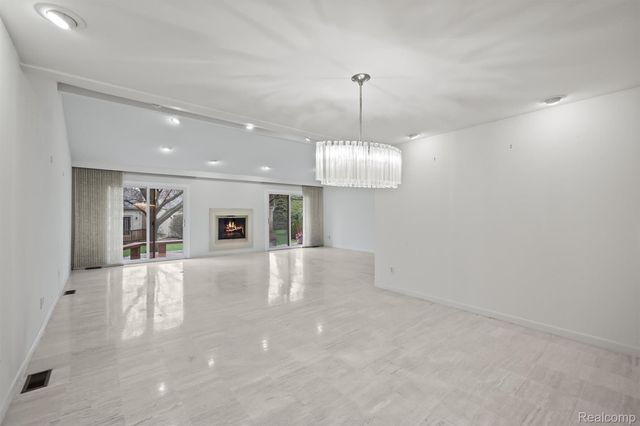 5129 Woodlands Lane, Bloomfield Hills, MI 48302