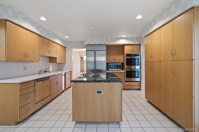 5129 Woodlands Lane, Bloomfield Hills, MI 48302