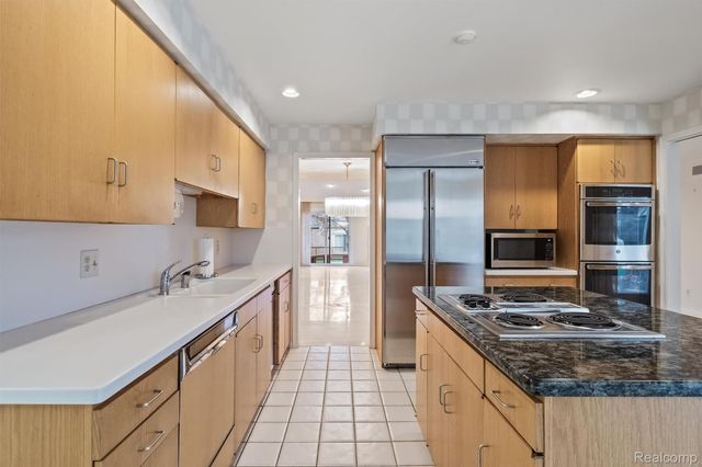 5129 Woodlands Lane, Bloomfield Hills, MI 48302