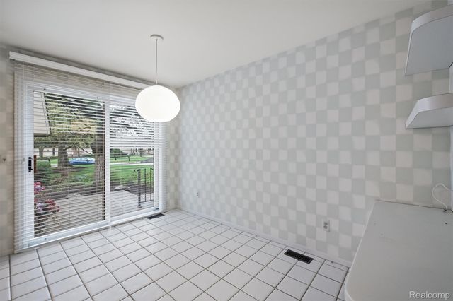 5129 Woodlands Lane, Bloomfield Hills, MI 48302
