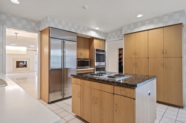 5129 Woodlands Lane, Bloomfield Hills, MI 48302