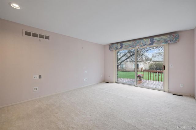 5129 Woodlands Lane, Bloomfield Hills, MI 48302