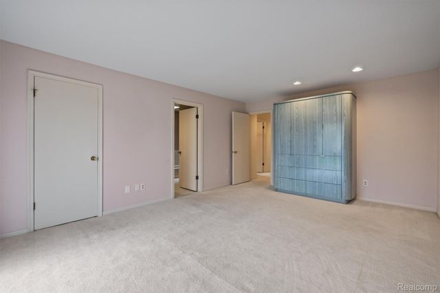 5129 Woodlands Lane, Bloomfield Hills, MI 48302