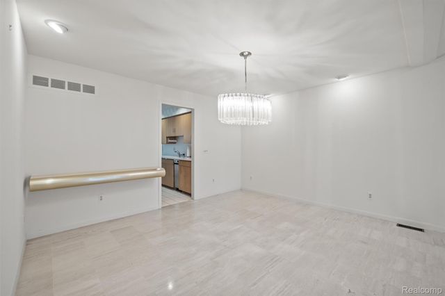 5129 Woodlands Lane, Bloomfield Hills, MI 48302