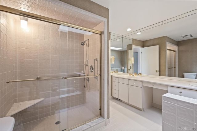 5129 Woodlands Lane, Bloomfield Hills, MI 48302