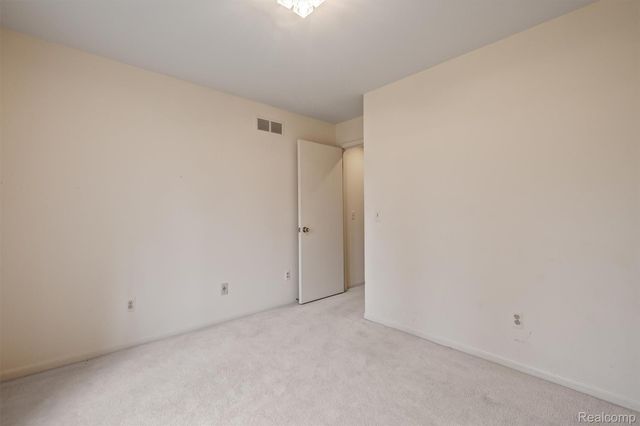 5129 Woodlands Lane, Bloomfield Hills, MI 48302