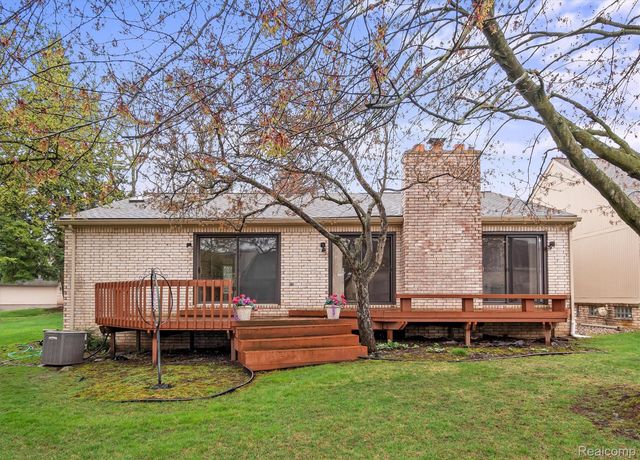 5129 Woodlands Lane, Bloomfield Hills, MI 48302