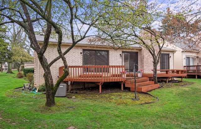 5129 Woodlands Lane, Bloomfield Hills, MI 48302