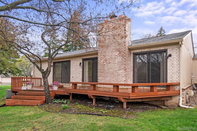 5129 Woodlands Lane, Bloomfield Hills, MI 48302