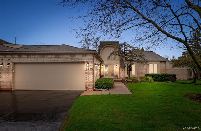 5129 Woodlands Lane, Bloomfield Hills, MI 48302