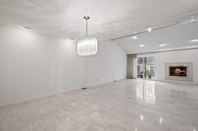 5129 Woodlands Lane, Bloomfield Hills, MI 48302