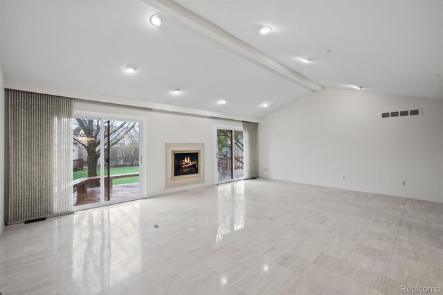5129 Woodlands Lane, Bloomfield Hills, MI 48302