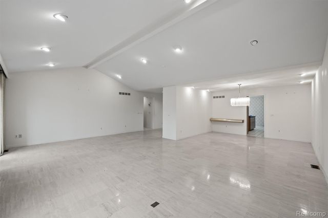 5129 Woodlands Lane, Bloomfield Hills, MI 48302