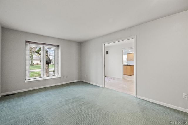 5129 Woodlands Lane, Bloomfield Hills, MI 48302