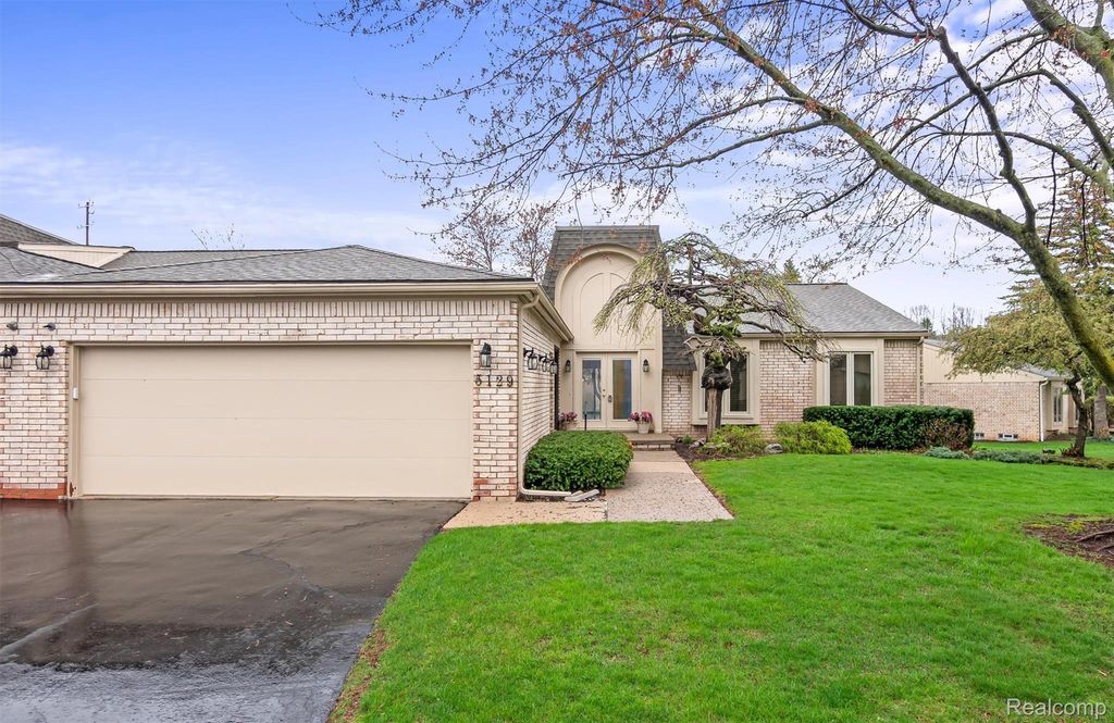 5129 Woodlands Lane, Bloomfield Hills, MI 48302