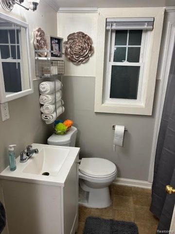 7029 Jackson Avenue, Warren, MI 48091