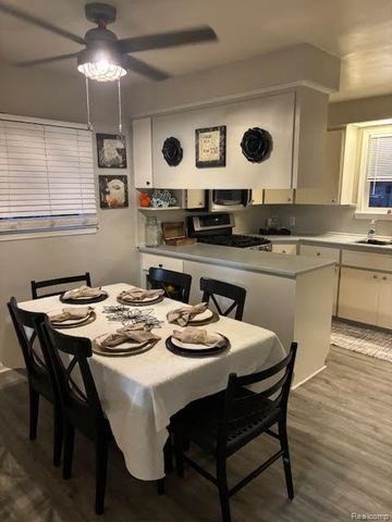 7029 Jackson Avenue, Warren, MI 48091