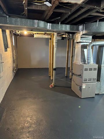 7029 Jackson Avenue, Warren, MI 48091