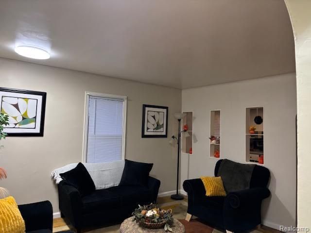 7029 Jackson Avenue, Warren, MI 48091