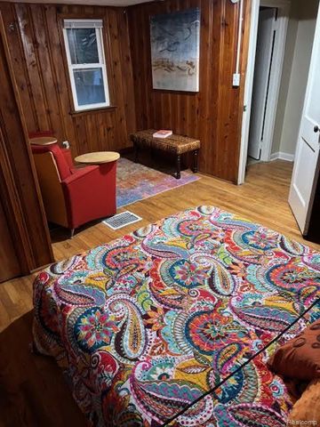 7029 Jackson Avenue, Warren, MI 48091