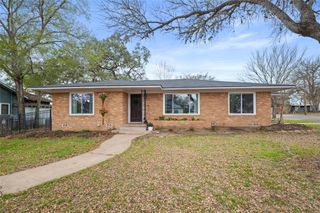 355 N Monroe ST, La Grange, TX 78945