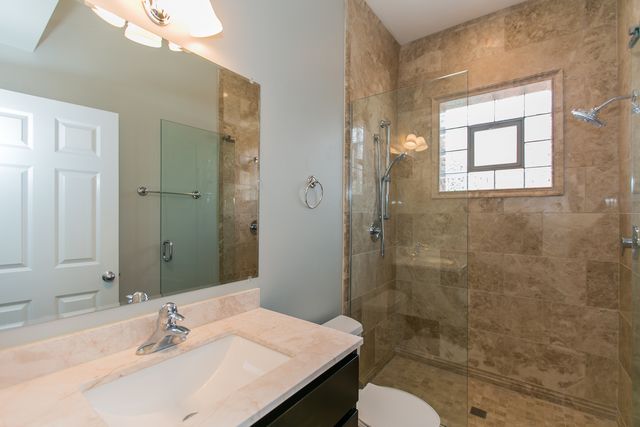 2005 N HOYNE Avenue, Chicago, IL 60647