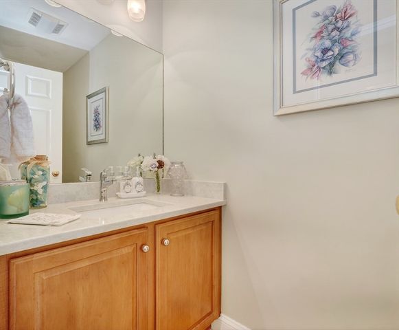 102 Central St 5A, Saugus, MA 01906