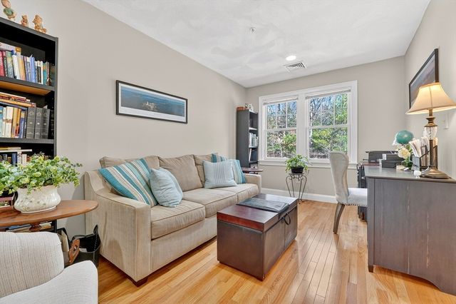 102 Central St 5A, Saugus, MA 01906